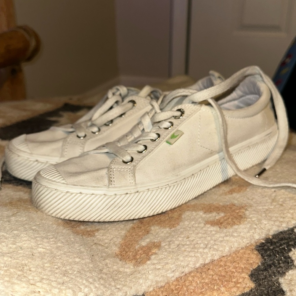 Cariuma sneakers